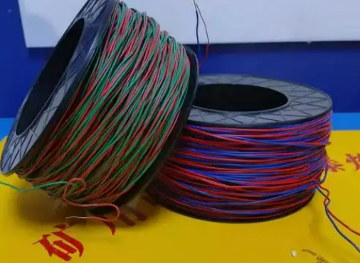 灯塔放炮线的主要材质有哪些？不同材质的适用场景有何区别？
